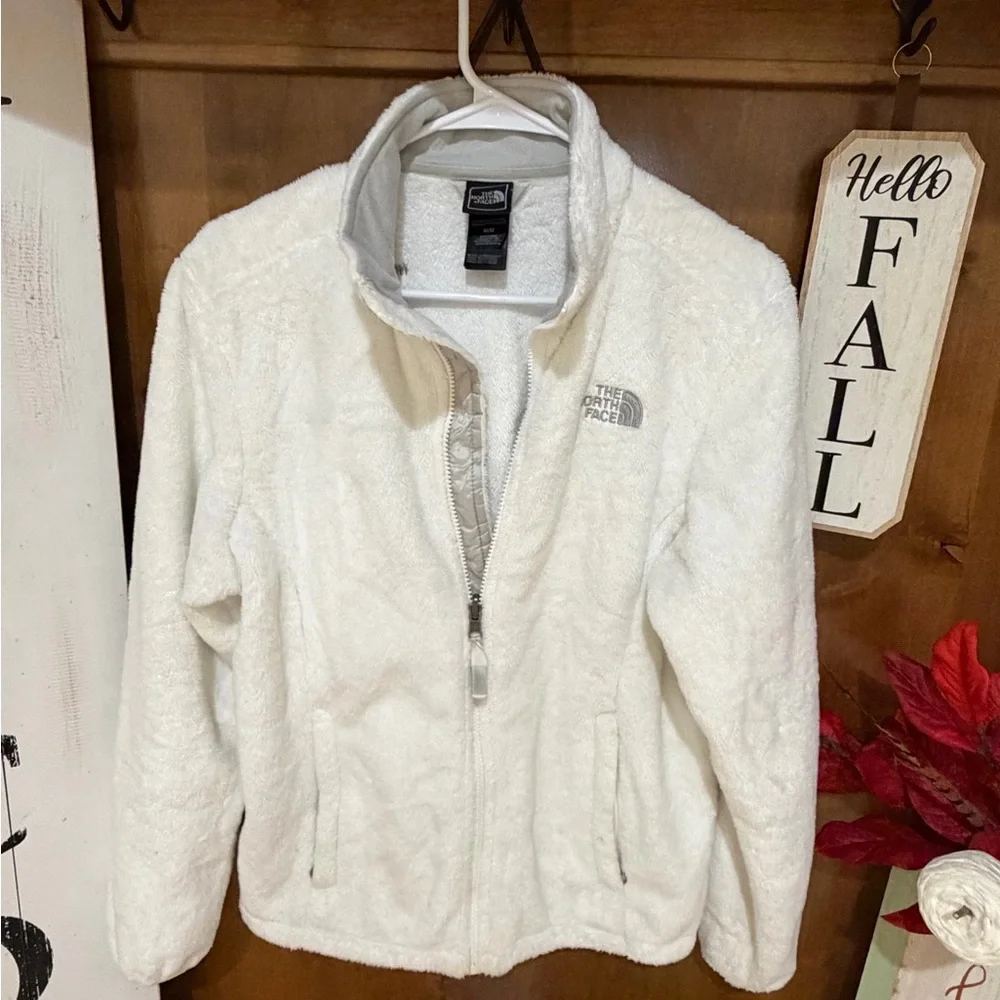 🔥 MAKE OFFER!  Today ONLY The North Face Soft White Plush Ladies Jacket NICE 😊 - Picture 2 of 8